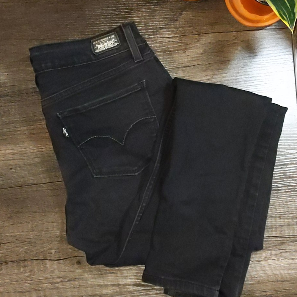 Black Levi's Jeggings